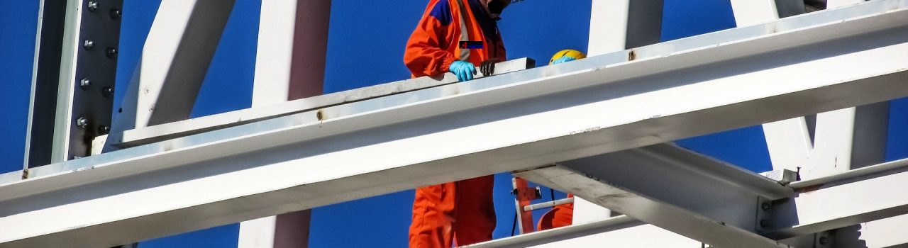 uomo al lavoro anania costruzioni srl
